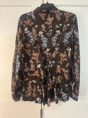 Lola P. Floral Lace-Up Back Button Down Shirt Size L